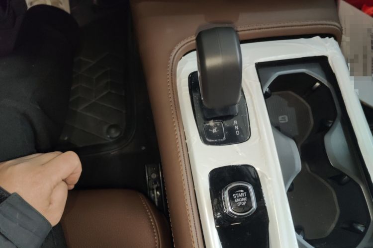 Used Volvo S90 New Energy 2025 Plug-in Hybrid Four-Wheel Drive Long-Range Zhiyi Luxury Edition Gear Lever