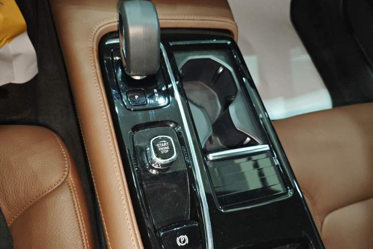 Used Volvo S90 New Energy 2025 Plug-in Hybrid Four-Wheel Drive Long-Range Zhiyi Luxury Edition Gear Lever