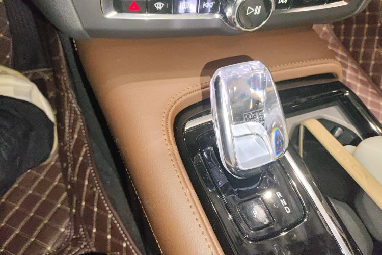 Used Volvo S90 New Energy 2025 Plug-in Hybrid Four-Wheel Drive Long-Range Luxury Smart Edition Gear Lever