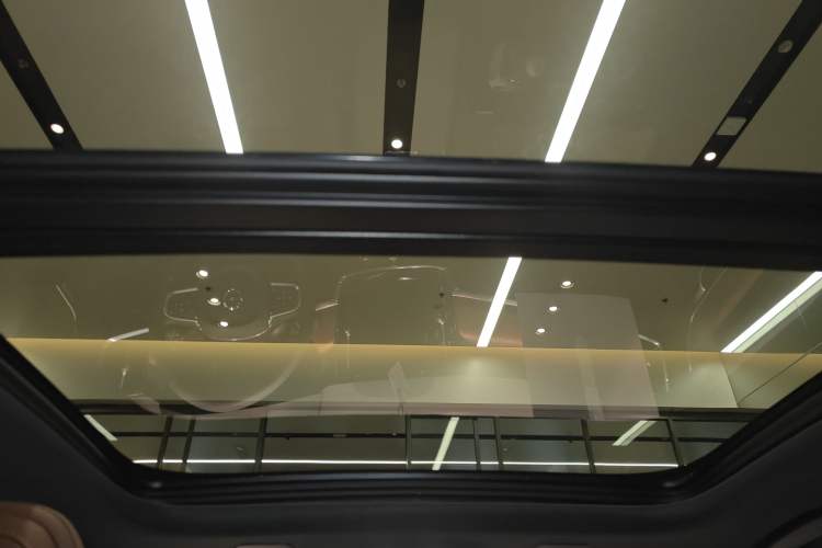 Used Volvo S90 New Energy 2025 Plug-in Hybrid Four-Wheel Drive Long-Range Zhiyi Luxury Edition Headliner