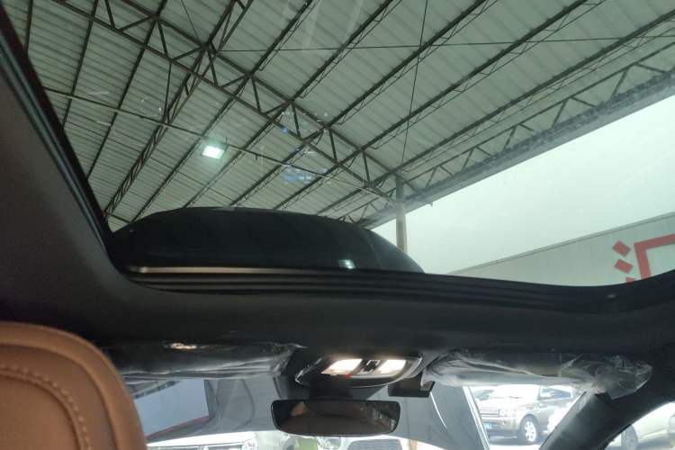 Used Volvo S90 New Energy 2025 Plug-in Hybrid Four-Wheel Drive Long-Range Zhiyi Luxury Edition Headliner