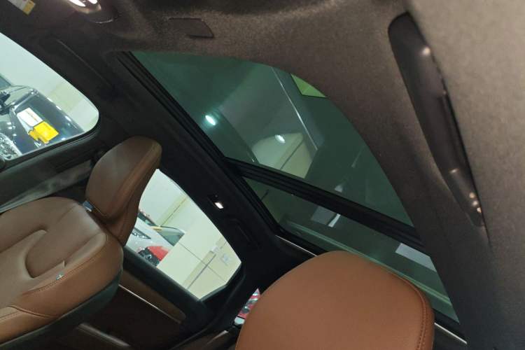 Used Volvo S90 New Energy 2025 Plug-in Hybrid Four-Wheel Drive Long-Range Zhiyi Luxury Edition Headliner