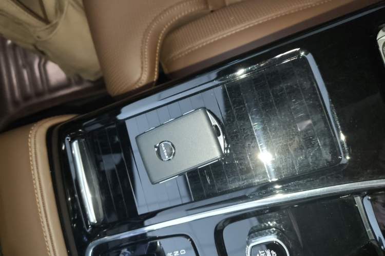 Used Volvo S90 New Energy 2025 Plug-in Hybrid Four-Wheel Drive Long-Range Luxury Smart Edition Interior 1