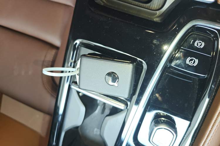 Used Volvo S90 New Energy 2025 Plug-in Hybrid Four-Wheel Drive Long-Range Luxury Smart Edition Interior 1