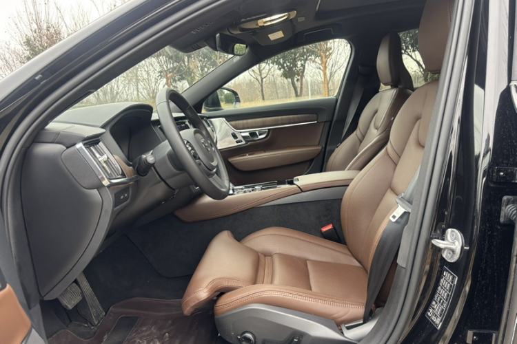 Used Volvo S90 New Energy 2025 Plug-in Hybrid Four-Wheel Drive Long-Range Luxury Smart Edition Interior 12