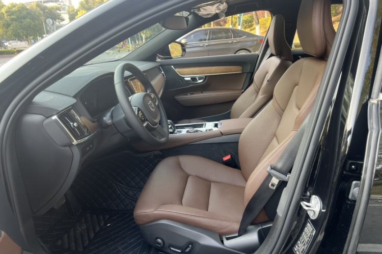 Used Volvo S90 New Energy 2025 Plug-in Hybrid Four-Wheel Drive Long-Range Zhiyi Luxury Edition Interior 3