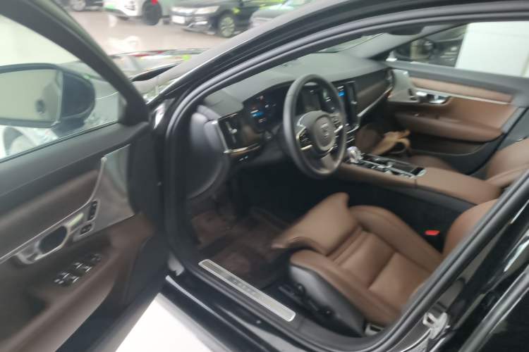 Used Volvo S90 New Energy 2025 Plug-in Hybrid Four-Wheel Drive Long-Range Luxury Smart Edition Interior 3