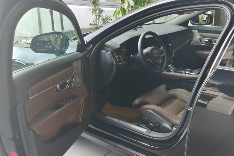 Used Volvo S90 New Energy 2025 Plug-in Hybrid Four-Wheel Drive Long-Range Luxury Smart Edition Interior 3