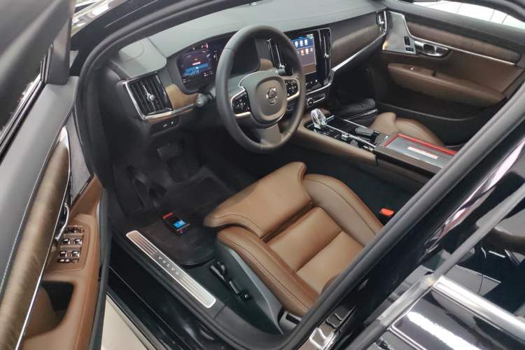 Used Volvo S90 New Energy 2025 Plug-in Hybrid Four-Wheel Drive Long-Range Luxury Smart Edition Interior 3