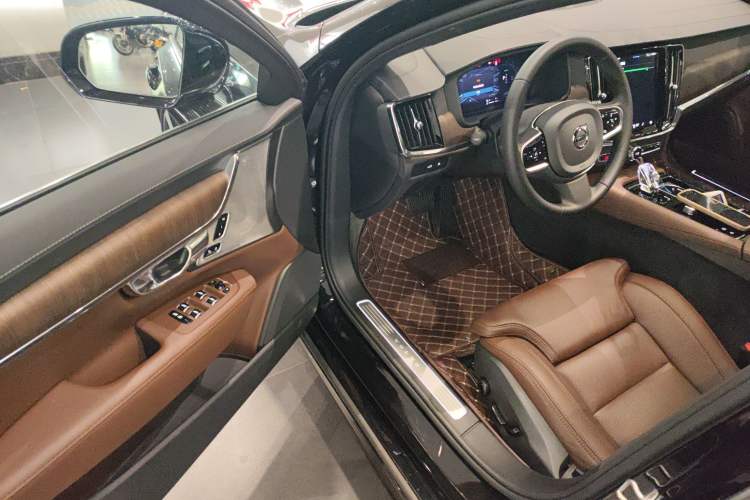 Used Volvo S90 New Energy 2025 Plug-in Hybrid Four-Wheel Drive Long-Range Luxury Smart Edition Interior 3