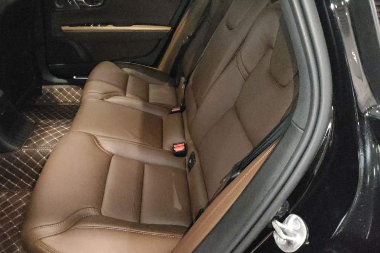 Used Volvo S90 New Energy 2025 Plug-in Hybrid Four-Wheel Drive Long-Range Luxury Smart Edition Interior 4