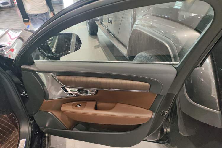 Used Volvo S90 New Energy 2025 Plug-in Hybrid Four-Wheel Drive Long-Range Luxury Smart Edition Interior 5