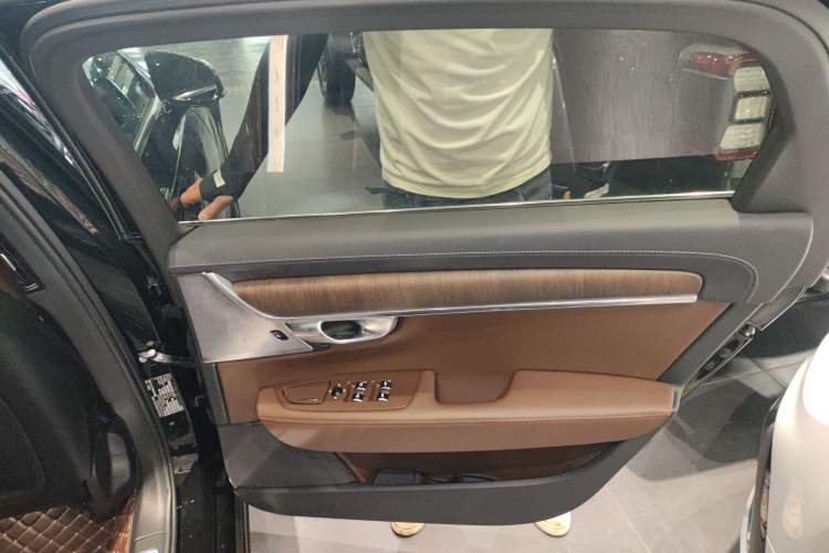 Used Volvo S90 New Energy 2025 Plug-in Hybrid Four-Wheel Drive Long-Range Luxury Smart Edition Interior 6