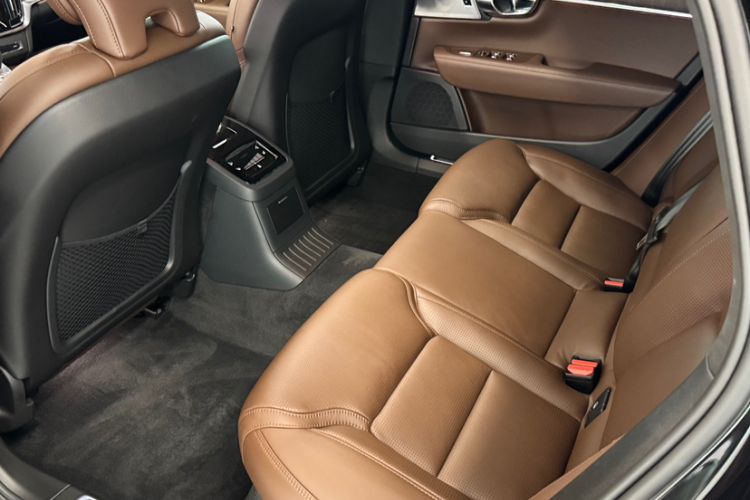 Used Volvo S90 New Energy 2025 Plug-in Hybrid Four-Wheel Drive Long-Range Luxury Smart Edition Interior 8