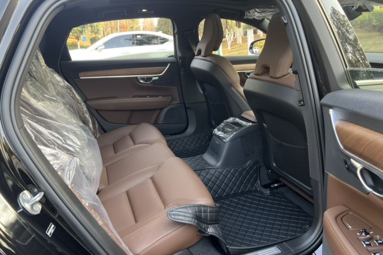 Used Volvo S90 New Energy 2025 Plug-in Hybrid Four-Wheel Drive Long-Range Zhiyi Luxury Edition Interior 9