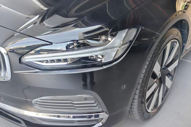 Used Volvo S90 New Energy 2025 Plug-in Hybrid Four-Wheel Drive Long-Range Luxury Smart Edition Left Front Headlight