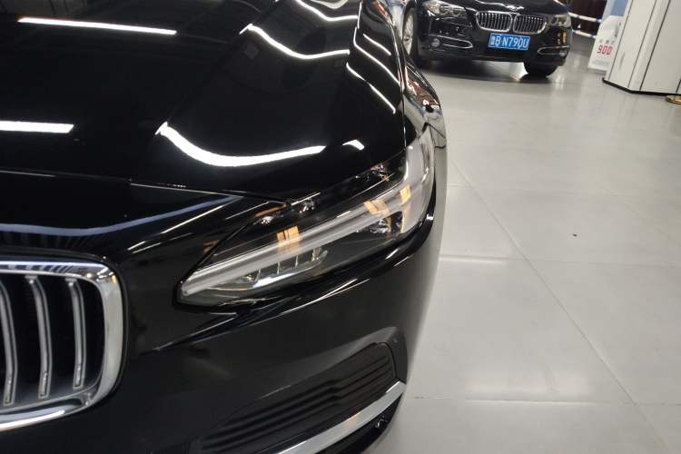 Used Volvo S90 New Energy 2025 Plug-in Hybrid Four-Wheel Drive Long-Range Zhiyi Luxury Edition Left Front Headlight
