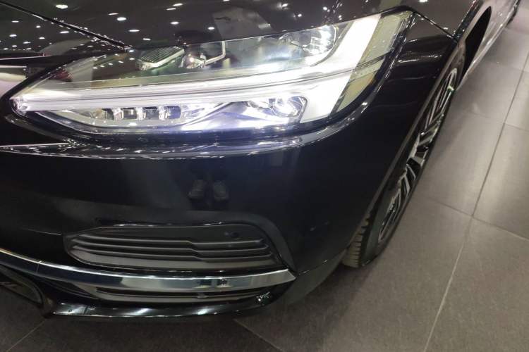 Used Volvo S90 New Energy 2025 Plug-in Hybrid Four-Wheel Drive Long-Range Zhiyi Luxury Edition Left Front Headlight
