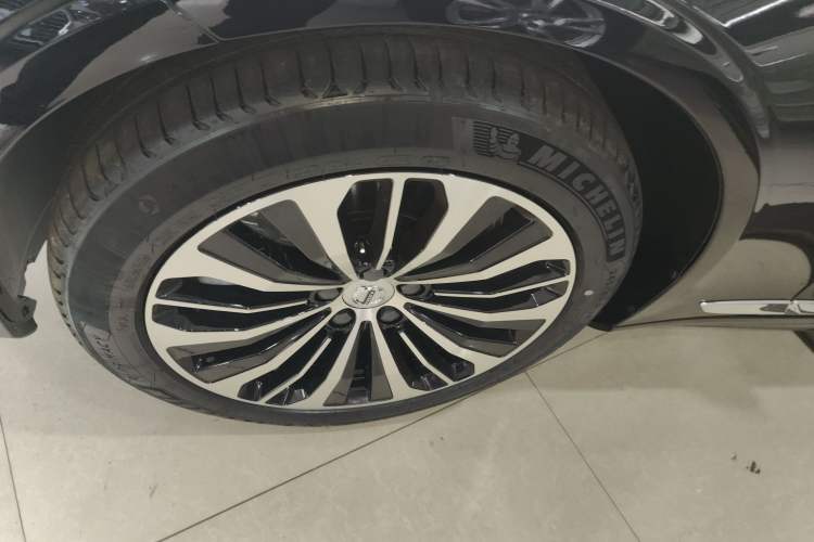 Used Volvo S90 New Energy 2025 Plug-in Hybrid Four-Wheel Drive Long-Range Zhiyi Luxury Edition Left Front Wheel Hub