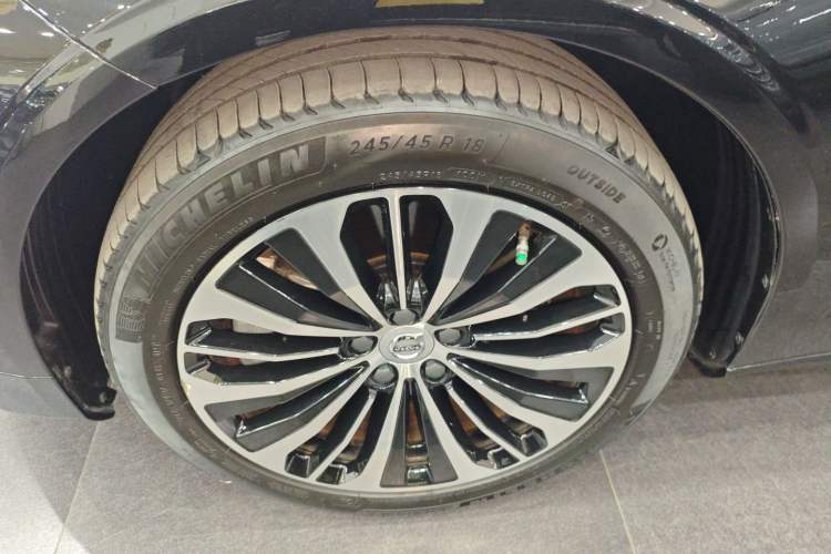Used Volvo S90 New Energy 2025 Plug-in Hybrid Four-Wheel Drive Long-Range Zhiyi Luxury Edition Left Front Wheel Hub