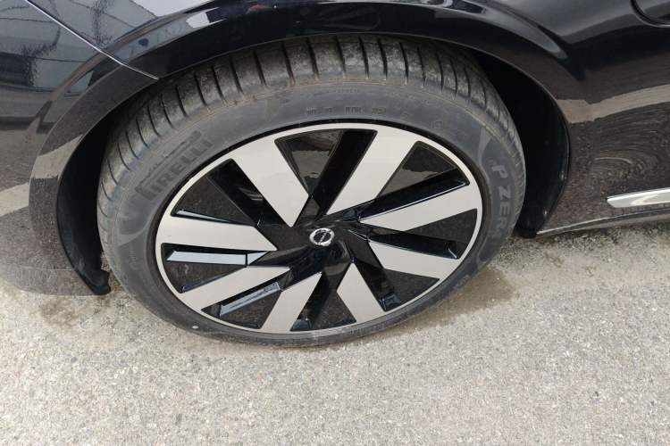 Used Volvo S90 New Energy 2025 Plug-in Hybrid Four-Wheel Drive Long-Range Luxury Smart Edition Left Front Wheel Hub