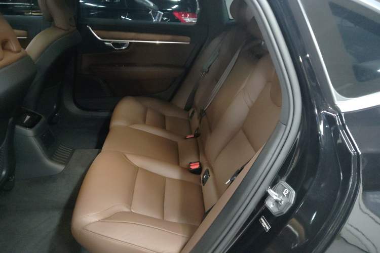 Used Volvo S90 New Energy 2025 Plug-in Hybrid Four-Wheel Drive Long-Range Zhiyi Luxury Edition Left Rear Seat