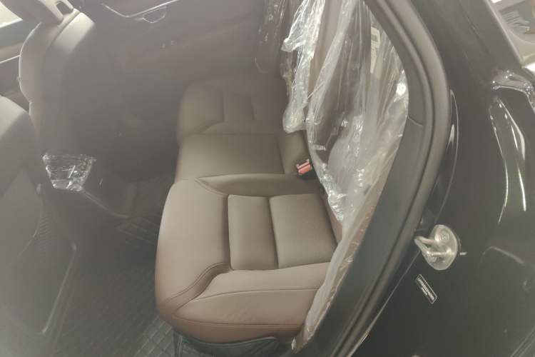 Used Volvo S90 New Energy 2025 Plug-in Hybrid Four-Wheel Drive Long-Range Zhiyi Luxury Edition Left Rear Seat