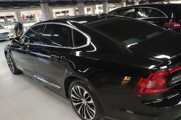 Used Volvo S90 New Energy 2025 Plug-in Hybrid Four-Wheel Drive Long-Range Zhiyi Luxury Edition Left Side
