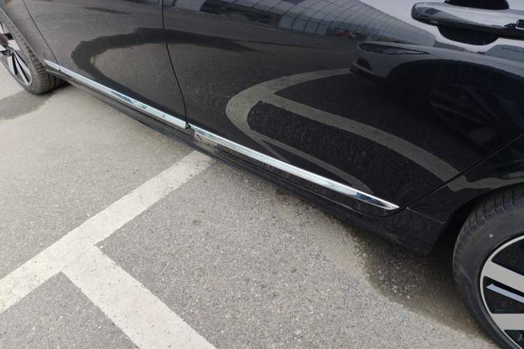 Used Volvo S90 New Energy 2025 Plug-in Hybrid Four-Wheel Drive Long-Range Luxury Smart Edition Left Side Sill
