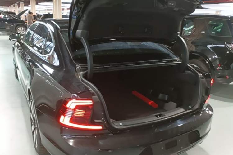 Used Volvo S90 New Energy 2025 Plug-in Hybrid Four-Wheel Drive Long-Range Luxury Smart Edition Rear Left 45 Deg