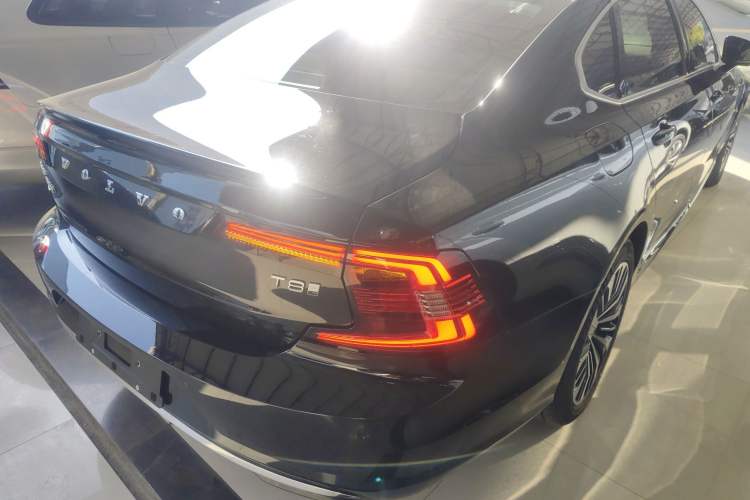 Used Volvo S90 New Energy 2025 Plug-in Hybrid Four-Wheel Drive Long-Range Zhiyi Luxury Edition Rear Right 45 Deg