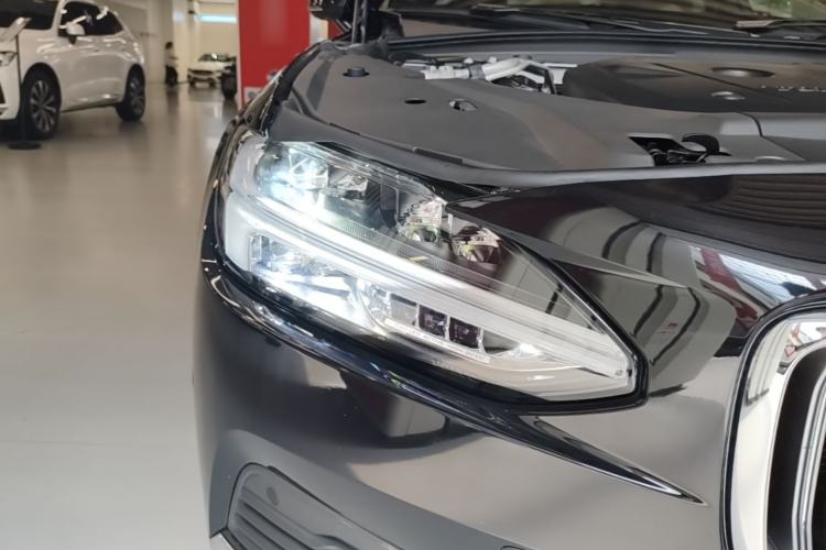 Used Volvo S90 New Energy 2025 Plug-in Hybrid Four-Wheel Drive Long-Range Luxury Smart Edition Right Front Headlight