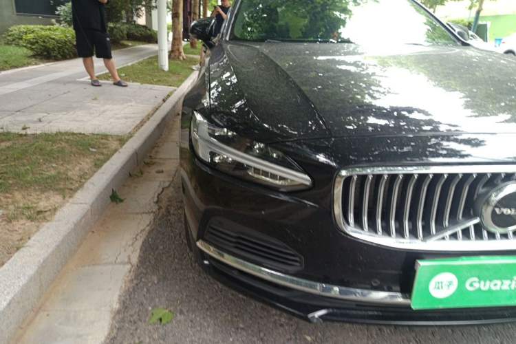 Used Volvo S90 New Energy 2025 Plug-in Hybrid Four-Wheel Drive Long-Range Zhiyi Luxury Edition Right Front Headlight