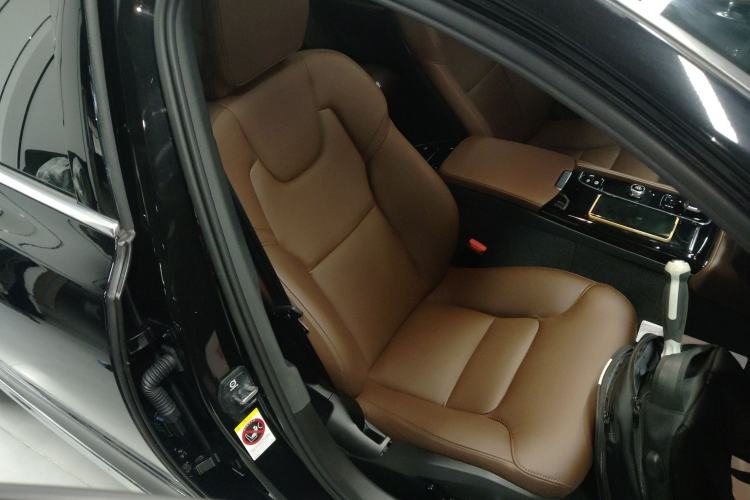 Used Volvo S90 New Energy 2025 Plug-in Hybrid Four-Wheel Drive Long-Range Zhiyi Luxury Edition Right Front Seat