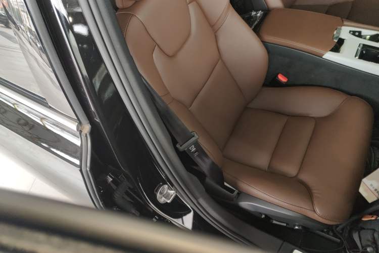 Used Volvo S90 New Energy 2025 Plug-in Hybrid Four-Wheel Drive Long-Range Zhiyi Luxury Edition Right Front Seat