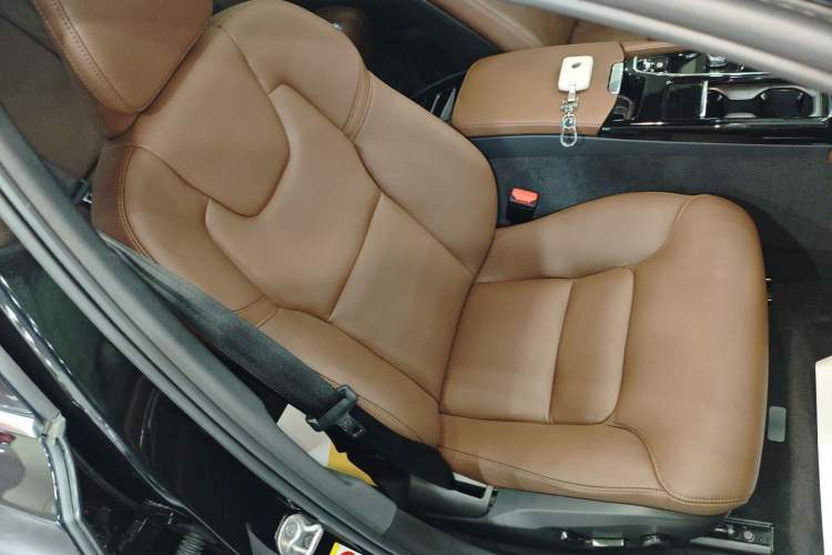 Used Volvo S90 New Energy 2025 Plug-in Hybrid Four-Wheel Drive Long-Range Zhiyi Luxury Edition Right Front Seat