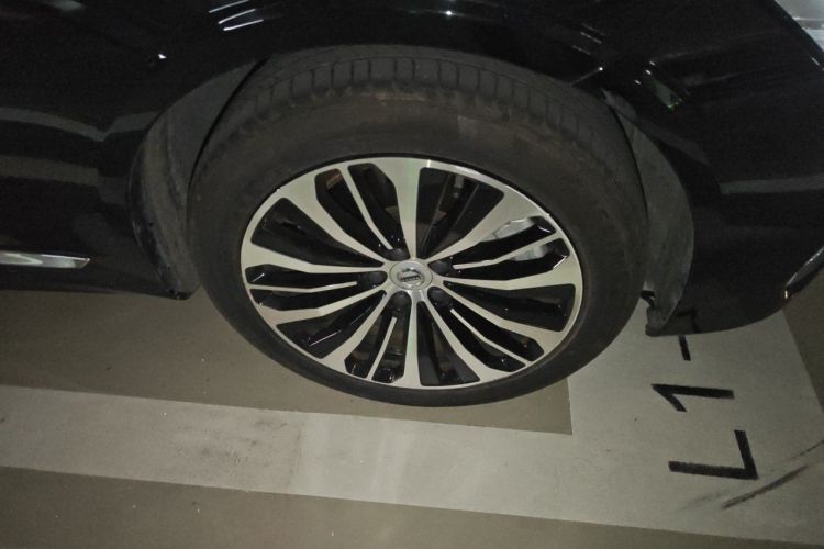 Used Volvo S90 New Energy 2025 Plug-in Hybrid Four-Wheel Drive Long-Range Zhiyi Luxury Edition Right Front Wheel Hub