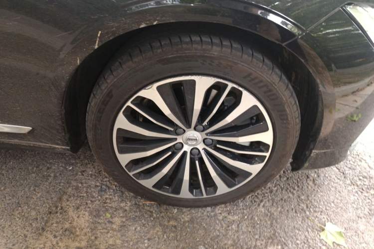 Used Volvo S90 New Energy 2025 Plug-in Hybrid Four-Wheel Drive Long-Range Zhiyi Luxury Edition Right Front Wheel Hub