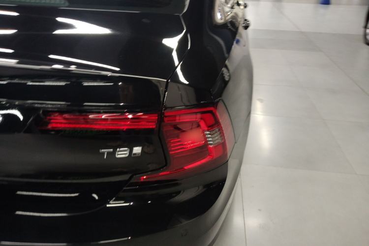 Used Volvo S90 New Energy 2025 Plug-in Hybrid Four-Wheel Drive Long-Range Zhiyi Luxury Edition Right Rear Taillight