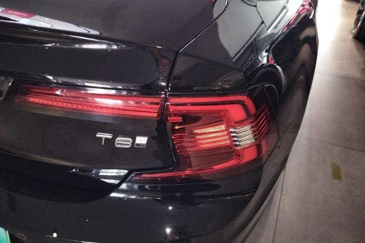 Used Volvo S90 New Energy 2025 Plug-in Hybrid Four-Wheel Drive Long-Range Zhiyi Luxury Edition Right Rear Taillight