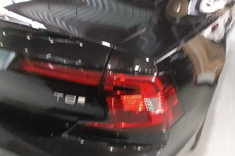 Used Volvo S90 New Energy 2025 Plug-in Hybrid Four-Wheel Drive Long-Range Luxury Smart Edition Right Rear Taillight