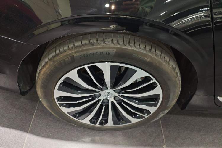 Used Volvo S90 New Energy 2025 Plug-in Hybrid Four-Wheel Drive Long-Range Zhiyi Luxury Edition Right Rear Wheel Hub