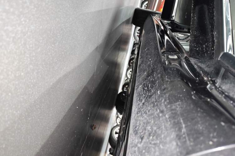 Used Volvo S90 New Energy 2025 Plug-in Hybrid Four-Wheel Drive Long-Range Luxury Smart Edition Right Side Sill