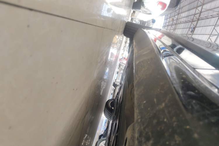 Used Volvo S90 New Energy 2025 Plug-in Hybrid Four-Wheel Drive Long-Range Zhiyi Luxury Edition Right Side Sill