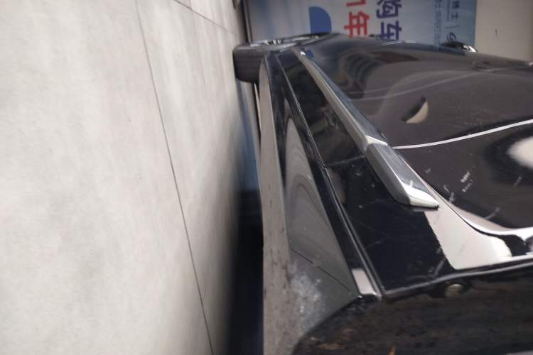 Used Volvo S90 New Energy 2025 Plug-in Hybrid Four-Wheel Drive Long-Range Zhiyi Luxury Edition Right Side Sill