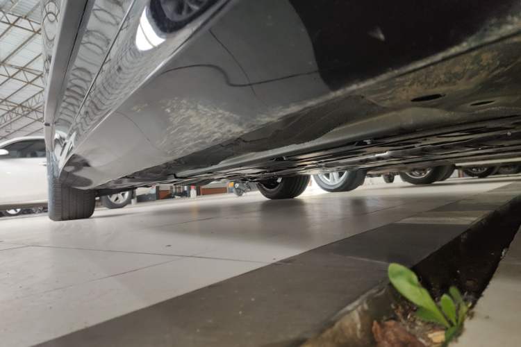 Used Volvo S90 New Energy 2025 Plug-in Hybrid Four-Wheel Drive Long-Range Zhiyi Luxury Edition Right Side Sill