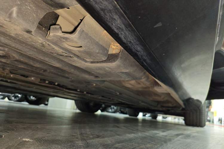 Used Volvo S90 New Energy 2025 Plug-in Hybrid Four-Wheel Drive Long-Range Zhiyi Luxury Edition Right Side Sill