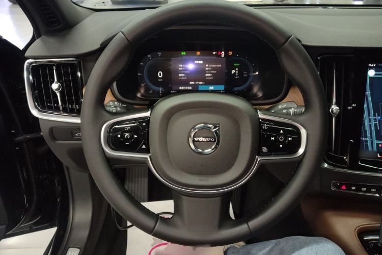 Used Volvo S90 New Energy 2025 Plug-in Hybrid Four-Wheel Drive Long-Range Zhiyi Luxury Edition Steering Wheel