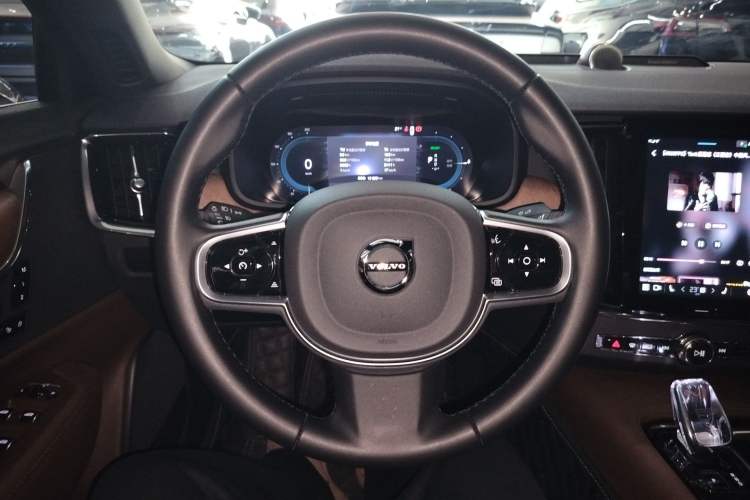 Used Volvo S90 New Energy 2025 Plug-in Hybrid Four-Wheel Drive Long-Range Zhiyi Luxury Edition Steering Wheel