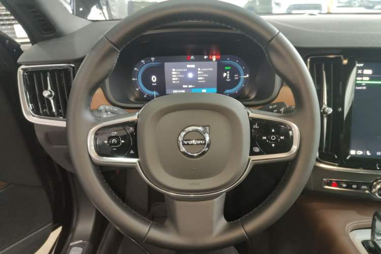 Used Volvo S90 New Energy 2025 Plug-in Hybrid Four-Wheel Drive Long-Range Zhiyi Luxury Edition Steering Wheel